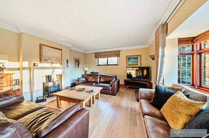 4 Bedroom Detached House For Sale In Gidea Close, Gidea Park, RM2