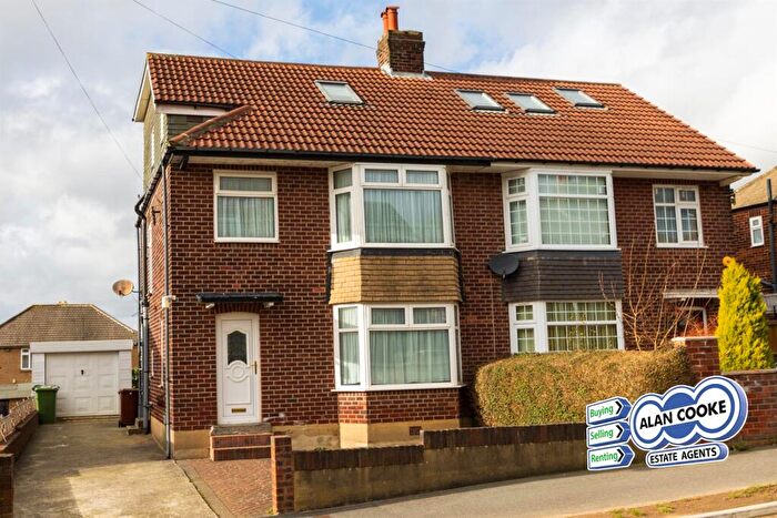 5 Bedroom Detached House For Sale In Carr Manor Grove, Leeds, LS17