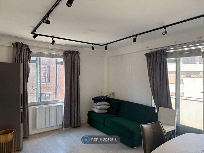 1 Bedroom Flat To Rent In Buckingham Gate, London, SW1E