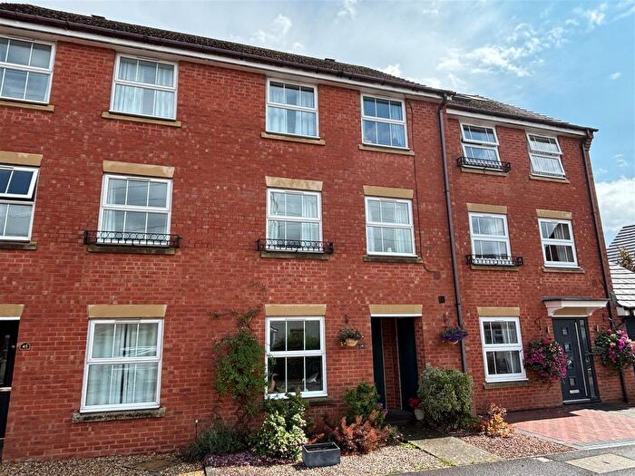 4 Bedroom Town House For Sale In Curlew Drive, Chippenham, SN14