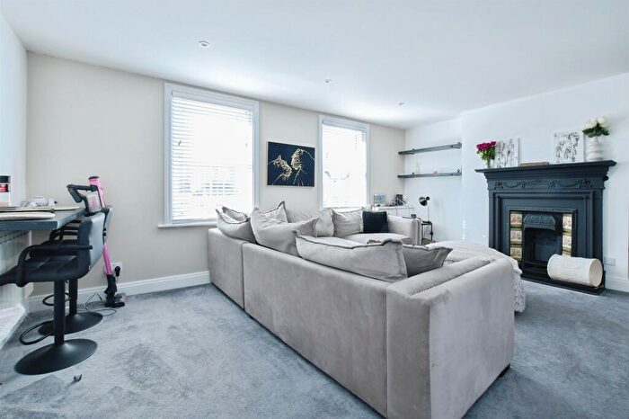 1 Bedroom Maisonette For Sale In Upper Terrace Road., Bournemouth, BH2