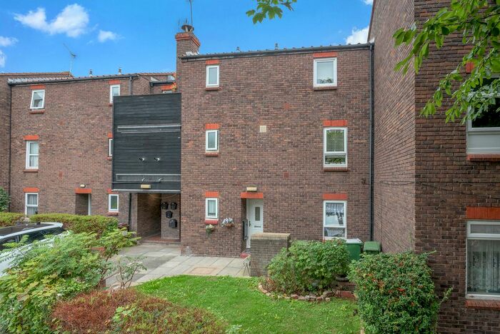 1 Bedroom Maisonette To Rent In Glimpsing Green, Erith, DA18