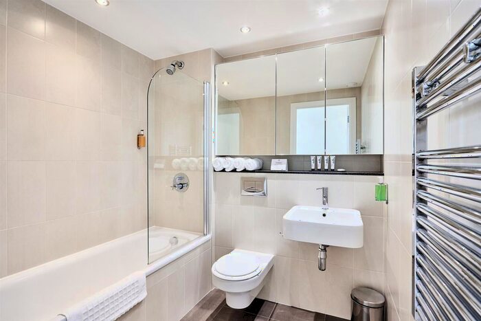 2 Bedroom Flat To Rent In The Heart, Media City Uk, Salford, M50