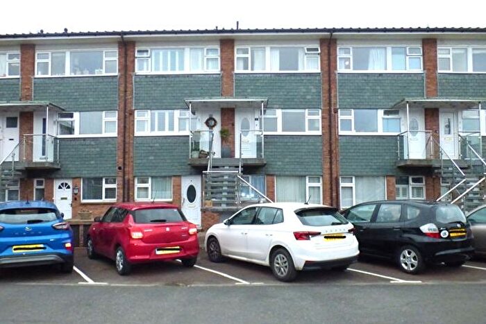 2 Bedroom Flat To Rent In Strand Court, Topsham, Exeter, EX3