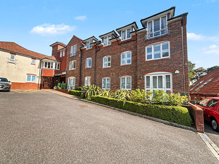 1 Bedroom Retirement Property For Sale In St Catherines Hill, Christchurch, BH23