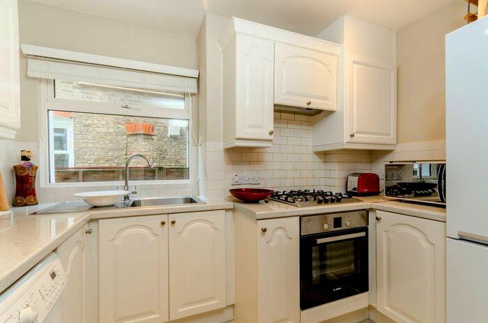 2 Bedroom Flat To Rent In Balvernie Grove, Southfields, London, SW18