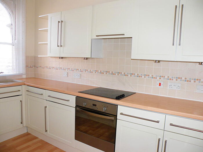 1 Bedroom Flat To Rent In Connaught Road - Weymouth, DT4