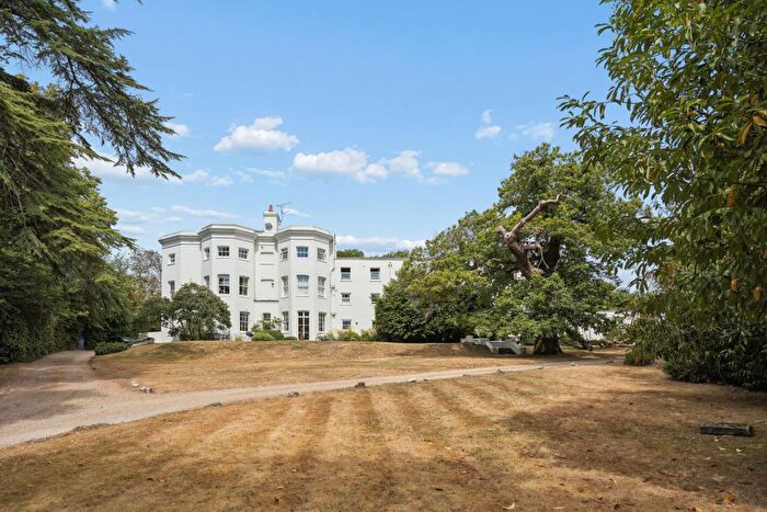 2 Bedroom Flat For Sale In Hitcham Grange, Taplow, SL6