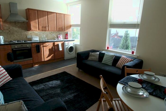 3 Bedroom Flat To Rent In Burley Road, Burley, Leeds, LS4