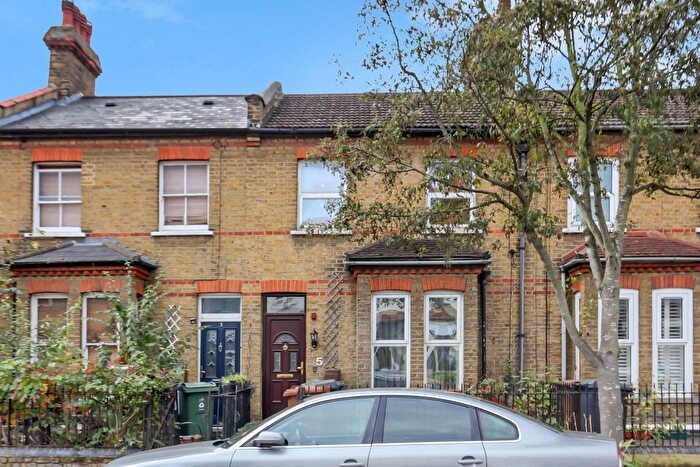 3 Bedroom Terraced House For Sale In Dunton Road, London, E10