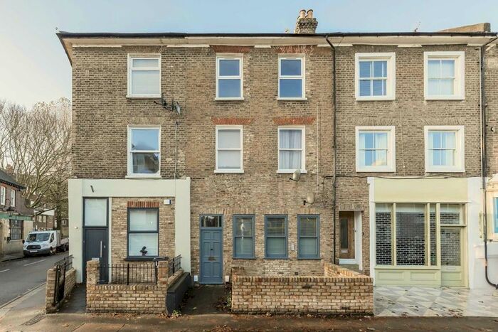 2 Bedroom Flat To Rent In Devonshire Road, London, W4