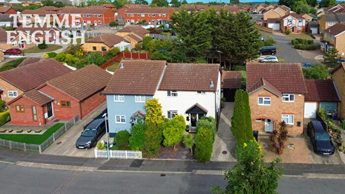 3 Bedroom Semi-Detached House For Sale In Broxted Drive, Wickford, SS12
