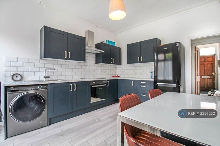 4 Bedroom Terraced House To Rent In Ash View, Leeds, LS6