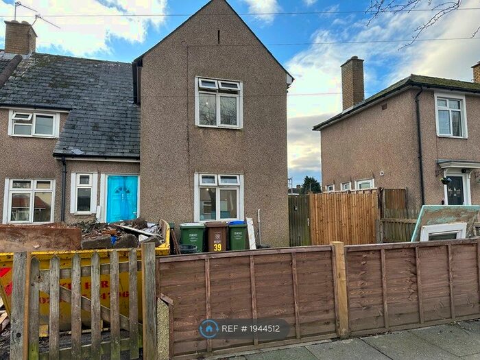 4 Bedroom Semi-Detached House To Rent In Burnell Avenue, Welling, DA16