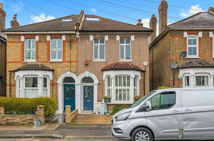 3 Bedroom Maisonette To Rent In Kemble Road, London, SE23