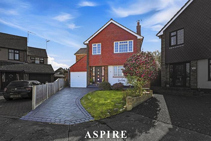 4 Bedroom Detached House For Sale In Deerhurst Close, Benfleet, SS7