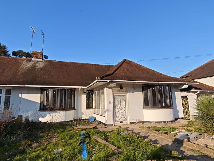 4 Bedroom Bungalow For Sale In Lilian Gardens, London, IG8