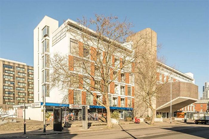 2 Bedroom Flat To Rent In Wandsworth Road, Nine Elms, SW8