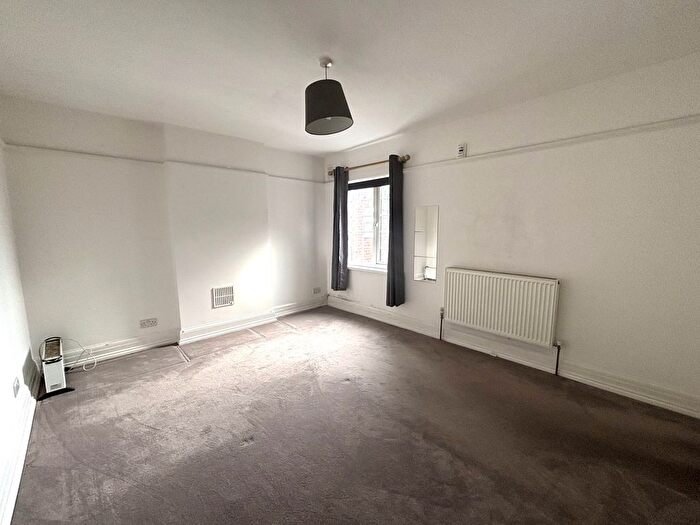 1 Bedroom Flat To Rent In Goodwood Parade, Beckenham, Kent, BR3