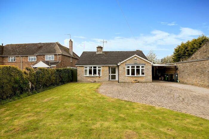 3 Bedroom Detached Bungalow For Sale In Charlton Way, Farthinghoe, Brackley, NN13
