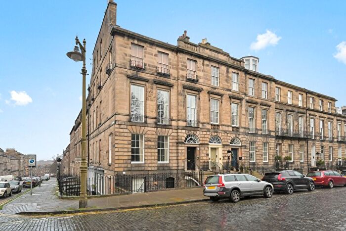 2 Bedroom Maisonette To Rent In Heriot Row, New Town, Edinburgh, EH3