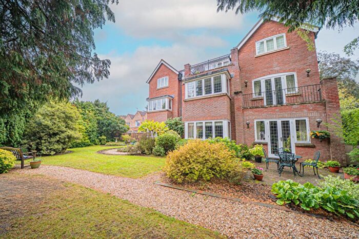 3 Bedroom Apartment For Sale In Warwick Road, Solihull, B91