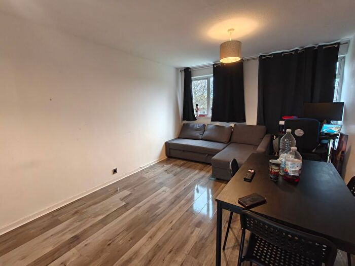2 Bedroom Flat To Rent In Lakeside Walk, Birmingham, B23