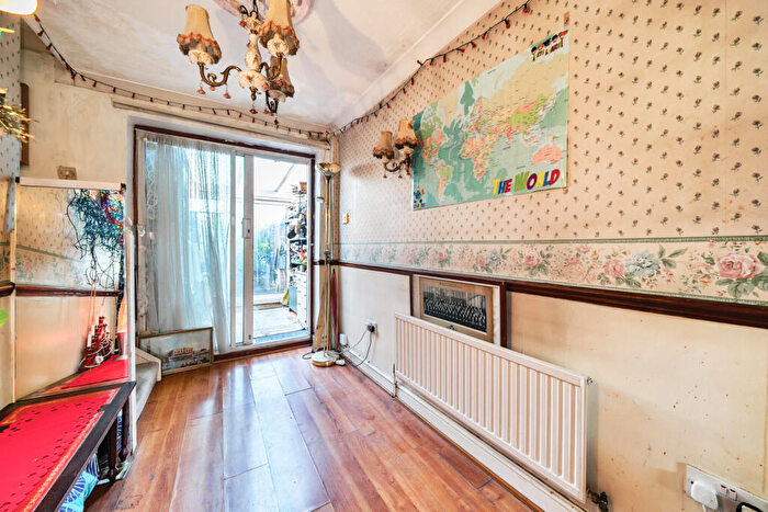 3 Bedroom End Of Terrace House For Sale In Alers Road, Bexleyheath, Kent, DA6