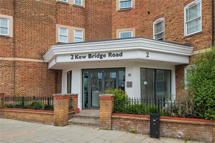 2 Bedroom Flat To Rent In Kew Bridge Road, Brentford, TW8