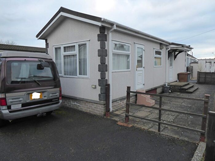 1 Bedroom Park Home For Sale In Harewood Park, Andover Down, Andover, SP11