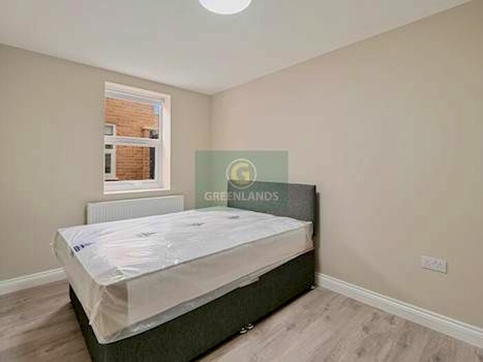 2 Bedroom Flat To Rent In Bethnal Green Road, Bethnal Green, E2