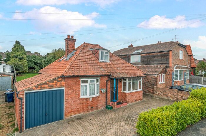 3 Bedroom Bungalow For Sale In Godalming, Surrey, GU7