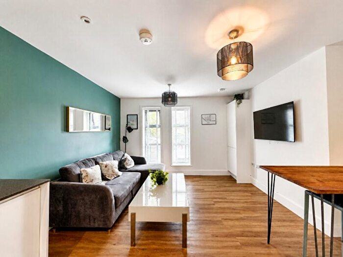 1 Bedroom Flat For Sale In Oxford Heights, Orchard Place, SO14