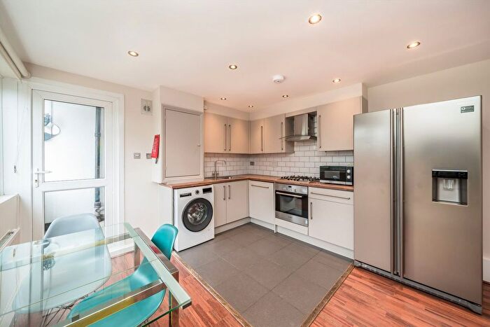 4 Bedroom Flat For Sale In Binfield Road, Stockwell, SW4