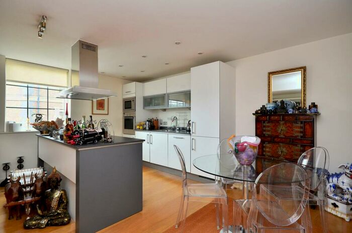 2 Bedroom Flat To Rent In York Road, Battersea, London, SW11