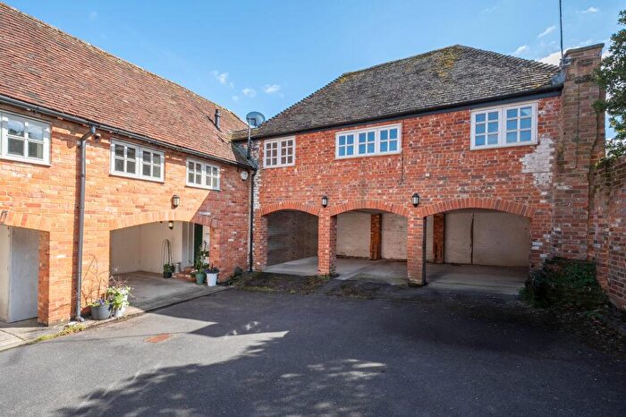 1 Bedroom Flat For Sale In High Street, Odiham, RG29