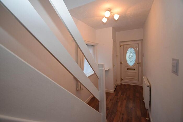 3 Bedroom Semi-Detached House To Rent In Rayford Drive, West Bromwich, B71