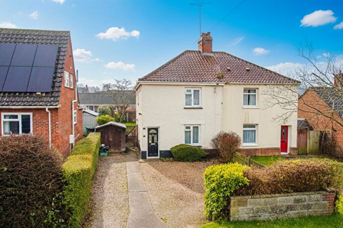 3 Bedroom Semi Detached House For Sale In Lime Tree Avenue, Costessey, Norwich, NR8