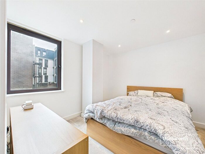 1 Bedroom Flat To Rent In Queens House, Kymberley Road, Harrow, HA1