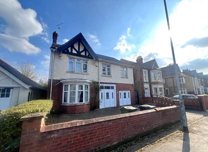 5 Bedroom Detached House For Sale In Broadway, Peterborough, PE1