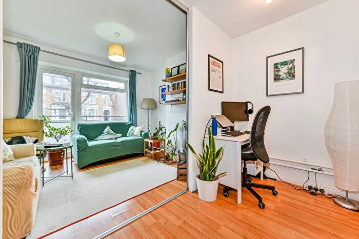 2 Bedroom Flat To Rent In Queens Drive, Highbury, London, N4