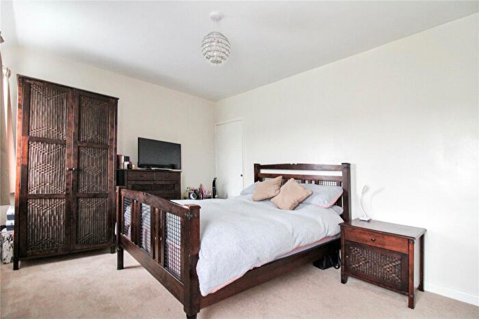 3 Bedroom Terraced House For Sale In Charlton Close, Penhill, Swindon, SN2