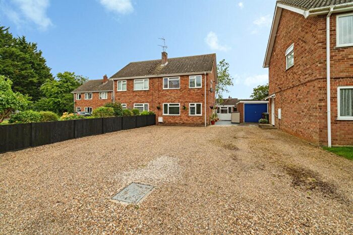 3 Bedroom Semi-Detached House For Sale In Pilgrims Way, Harleston, IP20