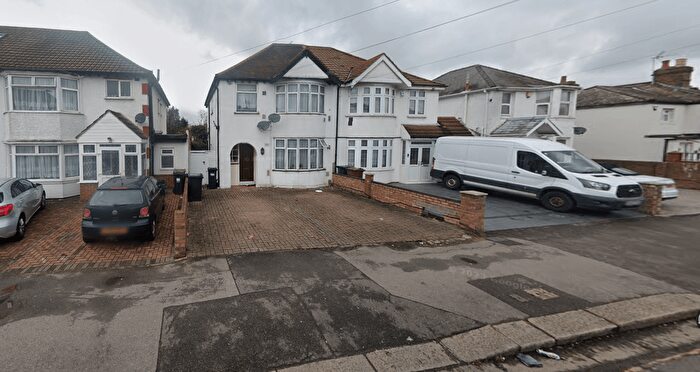 1 Bedroom Flat To Rent In Martindale Road, Hounslow, TW4