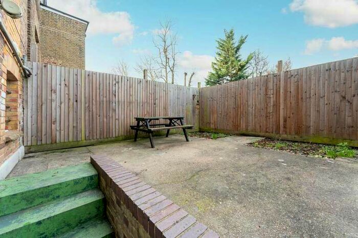 2 Bedroom Flat To Rent In Selhurst Road, Selhurst, SE25