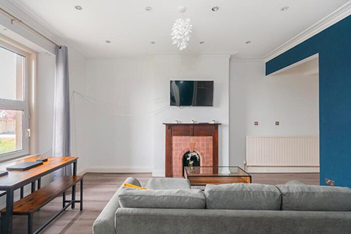 2 Bedroom Flat For Sale In Cotham Road, Cotham, BS6