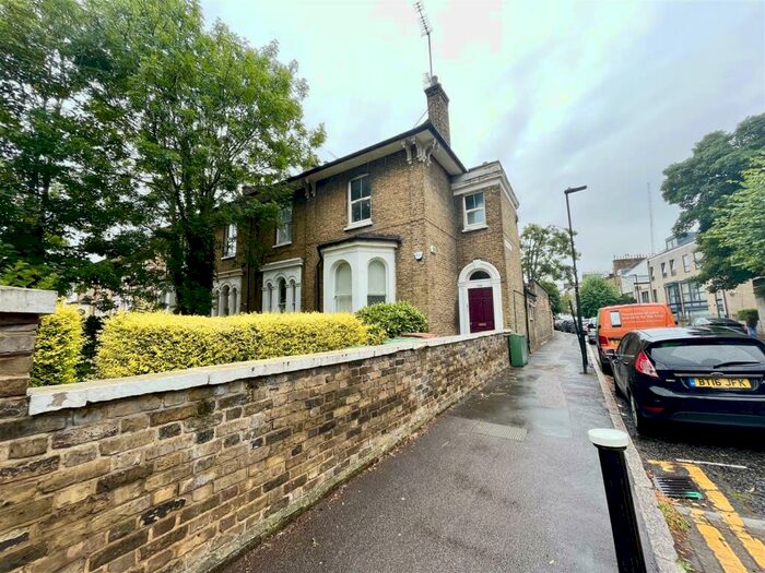 Flat To Rent In West Green Road, Tottenham, N15