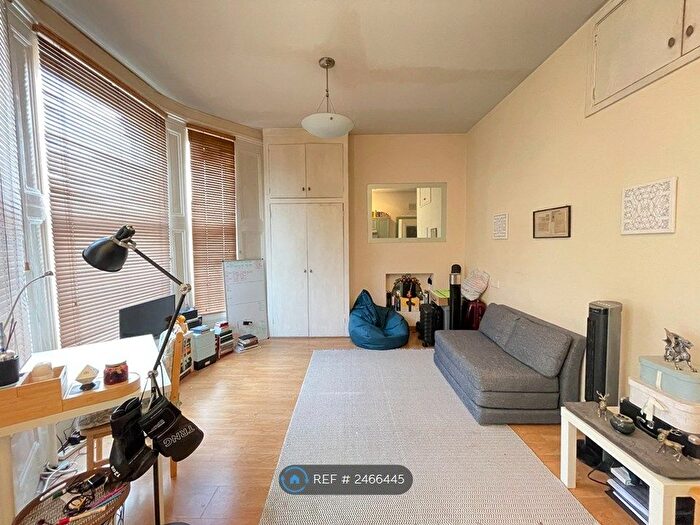 Studio To Rent In Ladbroke Grove, London, W10