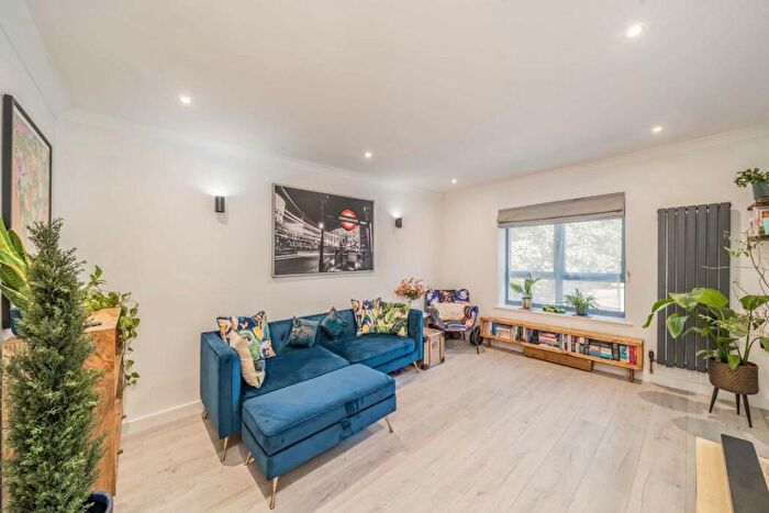 1 Bedroom Flat For Sale In Winstanley Road, London, SW11