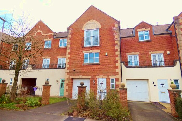 3 Bedroom Town House To Rent In Greenside, Cottam, Preston, PR4
